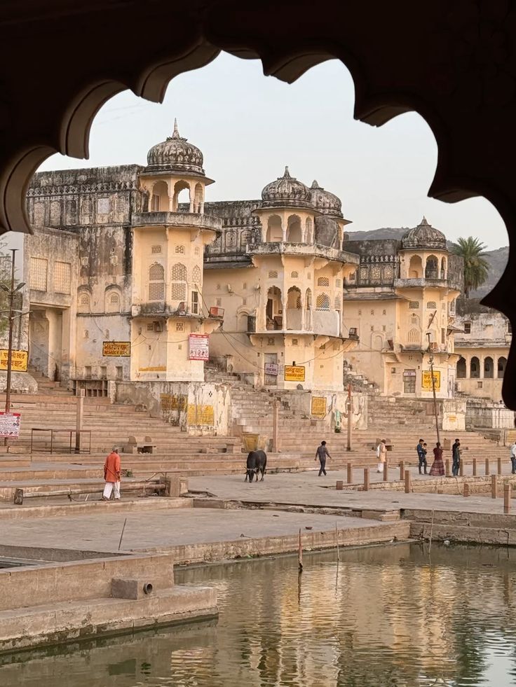 Pushkar – Camels, Chants & Chill by the Lake