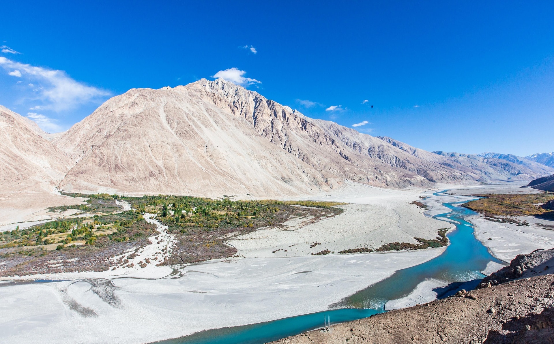 Ladakh – The Land of High Passes and Hostel Stories